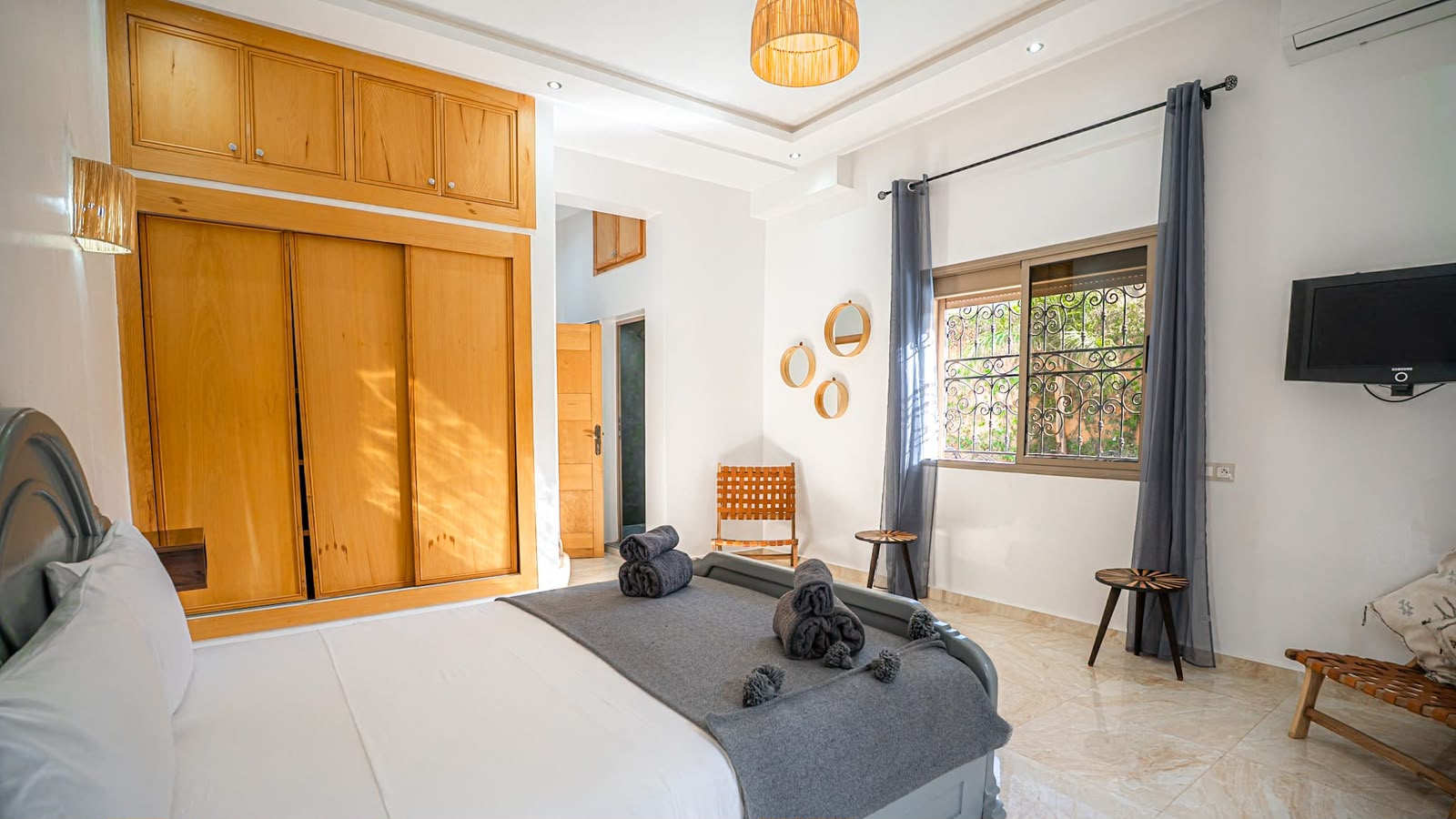 Grande suite avec dressing en bois